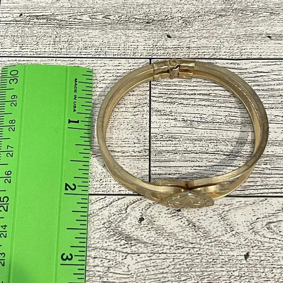 Authentic Vintage VTG Camp Fire Girls Logo Gold Bracelet Spring Loaded - Picture 8 of 9